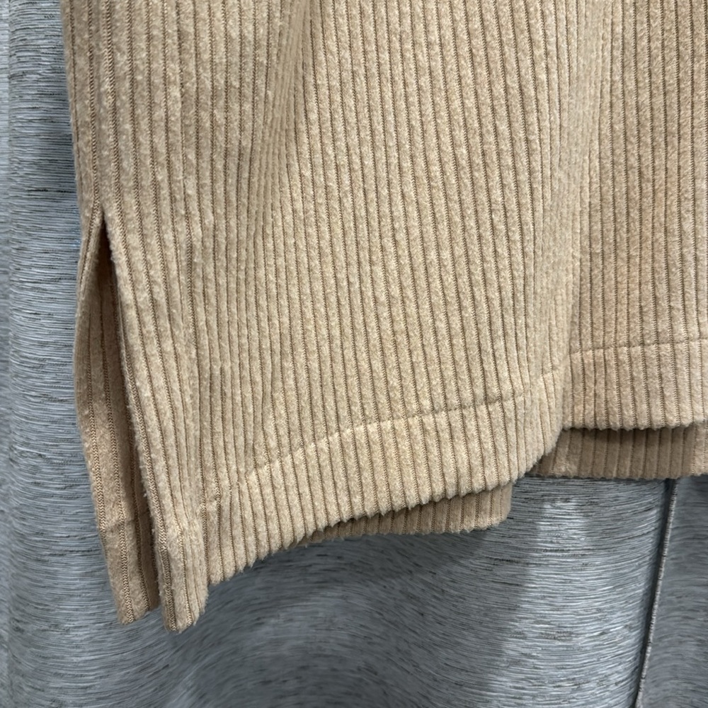 ⭐️2/$25⭐️Van Heusen sweater top - Picture 4 of 6